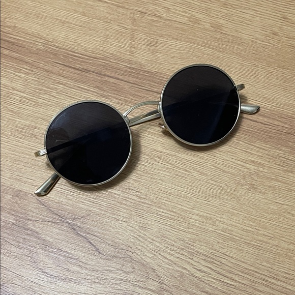 Accessories - Round Metal Frame Sunglasses